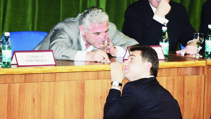 Giovani dă cu scaune după Borcea!** Culisele incredibile ale întâlnirii dintre cei doi