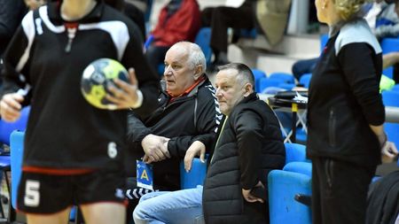 HC Zalău a fost amendată cu 5.000 de lei de Federația Română de Handbal pentru că fizioterapeutul a avut pe banca tehnică ecuson C în loc de ecuson D!