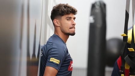 Florinel Coman are ofertă cu salariu de 700.000 de euro de la Gigi Becali şi a ales să ia decizia alături de familie, de Crăciun