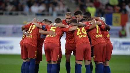 Vestiarul FCSB face zid uman în jurul lui Pintilii după amenințarea lui Gigi Becali: "Nu rămânem fără căpitan! Pinti e aproape de noi"


