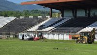„Se trag cablurile!”. Au băgat 716.000 de euro și au făcut un stadion de Superliga într-un oraș minier al României