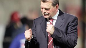 Cine ajunge primul la Poarta Albă?** Borcea și Dinu "Vamă" se amenință cu dosare!