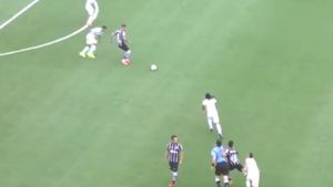 Chiar sub ochii lui Robinho. VIDEO - S-a ciocnit de arbitru și a primit o suspendare de 6 luni. Toți consideră că decizia e exagerată