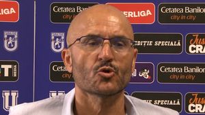 Lovitură de proporții pentru Adrian Mititelu! Fotbalistul dat dispărut de FC U Craiova a câștigat procesul la FIFA cu clubul din Bănie