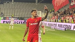 ANALIZĂ MARIUS AVRAM ETAPA 2 | Merita Florinel Coman un cartonaș galben după selfie-ul de la FCSB - Dinamo? Cum judecă arbitrii o astfel de fază la testele teoretice