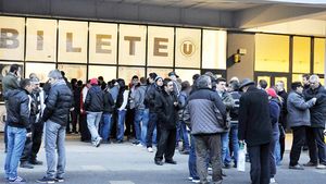 Fanii cumpără din nou bilete 
