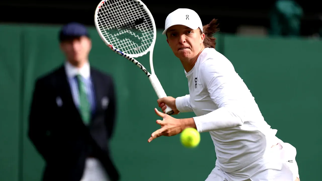 Gest rușinos al spectatorilor de la Wimbledon față de Iga Swiatek. Ce au făcut când liderul WTA s-a întors după pauza de vestiar, unde a stat mai mult decât ar fi trebuit
