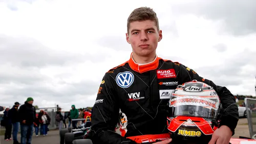 Max Verstappen, cel mai tânăr pilor din istoria Formula 1, a luat examenul de conducere: 