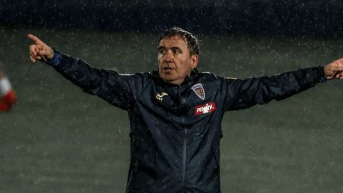 Din spital, marele fotbalist român îi trimite un mesaj tulburător lui Gică Hagi în ziua meciului Suedia – România: „Bunul meu prieten, nu sunt eu prea bine acum…”. EXCLUSIV