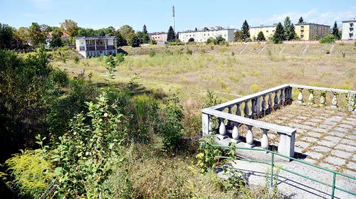 Imaginea căderii naționale!** INCREDIBIL: stadionul unde a început coșmarul României a ajuns o RUINĂ‚! Monumentul lăsat pradă șerpilor și șopârlelor