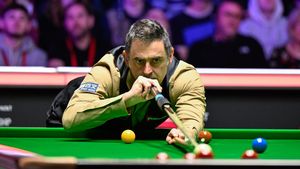 Semifinale de top la Campionatul Mondial de snooker. Ronnie O'Sullivan îşi continuă drumul spre coroana de la Crucible