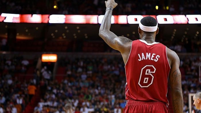 "Regele" s-a întors acasă! Cu James în mare formă, Heat a învins-o clar pe Cavaliers