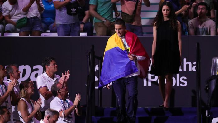 David Popovici va schimba istoria sportului mondial! Ce spune președintele unei federații olimpice de top: „I-aș da un milion de euro pe an. Și tot ar fi puțin!”. În ce galerie selectă îl vede pe înotătorul de 17 ani: „Alături de Bolt, Carl Lewis, Bubka, Federer sau Nadia Comăneci” | EXCLUSIV