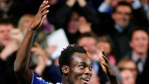 Essien și-a prelungit cu un an contractul cu Chelsea