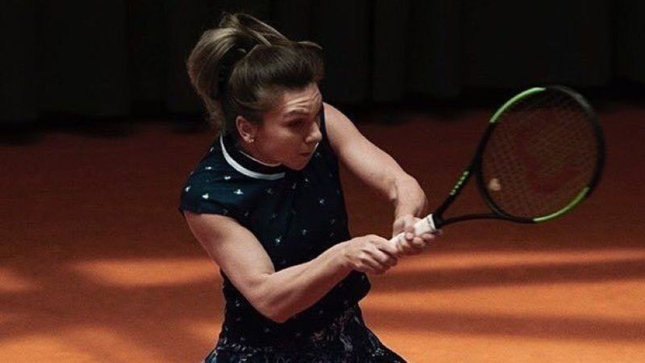 Halep și Nadal, vecini în vitrina unuia dintre cele mai mari magazine de echipament sportiv din Paris. Cât costă un echipament ca al Simonei pentru Roland Garros 2019 | REPORTAJ 