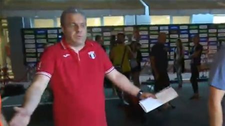 "Ce vă uitați așa la mine? Am furat ceva?!" Șumi, enervat de jocul Astrei: "M-am simțit penibil!"