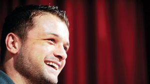 Leșină fetele după JoJo Dan!