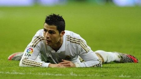 Madridul îi arată pisica, colegii îl apără:** "CR7 ne-a adus goluri și titluri!" Oferta fabuloasă care îl pune pe gânduri pe galactic după încă o umilință în fața lui Messi