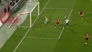 Gafa lui Hindrich, norocul lui Blănuță! Internaționalii U21, protagonişti la primul gol din U Cluj - CFR Cluj