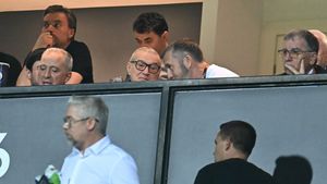 FCSB e în pragul unui război intern fără precedent între Gigi Becali și fotbaliști. Mihai Stoica a făcut anunțul: „Pot să dea în judecată clubul!”