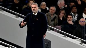 Mesajul amenințător al lui Ange Postecoglou, după ce Radu Drăgușin a comis o nouă gafă la Tottenham! Se anunță vremuri grele pentru român