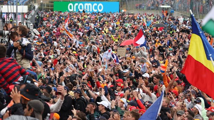 Ungaria, tărâm românesc pentru o zi! Ce s-a putut întâmpla la Budapesta, la ultima cursă de Formula 1! Maghiarii, dați pe spate, după ce au văzut haosul de la vamă: „N-am mai pomenit așa ceva!” | SPECIAL
