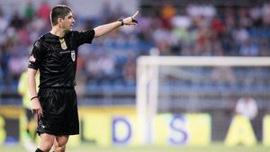 Comunicat FIFA:** Opțional, se poate folosi sistemul cu cinci arbitri