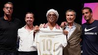 Ronaldinho a fost prezentat oficial la noua sa echipă! La 46 de ani, vrea să marcheze golul cu numărul 300 din carieră