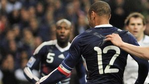 Desființat de irlandezi, pus la zid de Cantona,** Henry e apărat de Zidane: "Nu e un trișor"