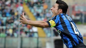 Cântă AICI numele lui Zanetti, Chivu și Mourinho alături de fanii lui Inter!