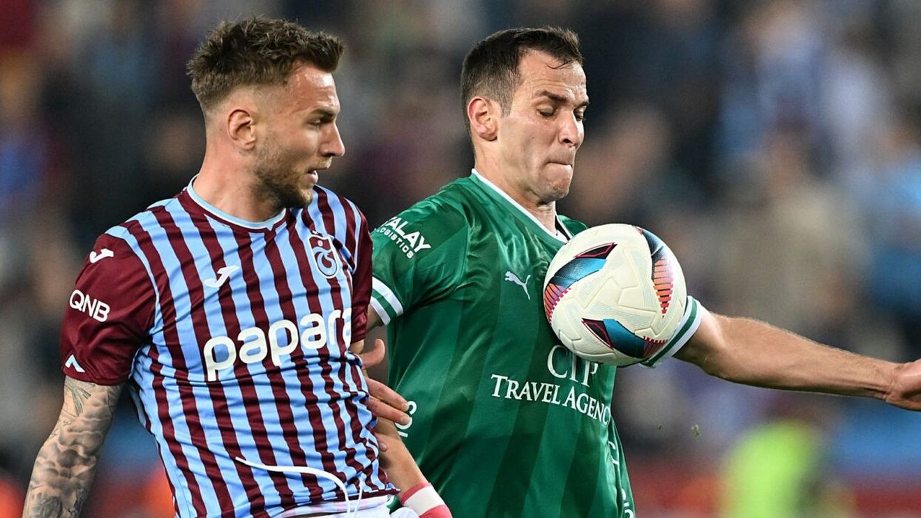 Ce se întâmplă cu atacantul pe care Gigi Becali vrea să dea 2.500.000 de euro. Impresarul e supărat pe fotbalist: "Nu mi-a răspuns la telefon"