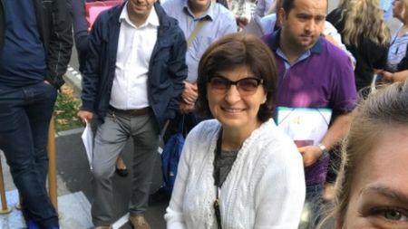 Halep - Tăriceanu 6-0 :). Gestul frumos făcut de români când au văzut că Simona s-a așezat la coadă la Ambasada Chinei. Într-o situație asemănătoare, președintele Senatului a ales calea care i-a atras mii de critici