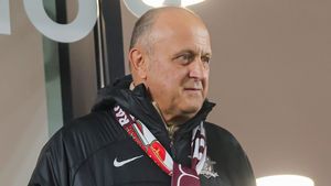 Dan Șucu nu se joacă din postura de președinte. L-a băgat în ședință pe antrenorul lui Genoa: „Am vorbit cu Vieira”