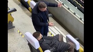 Andrei Nicolescu, băgat în ședință de Ionuț Chirilă după Dinamo - Universitatea Craiova 0-1! Imagini de senzație de la Arena Națională