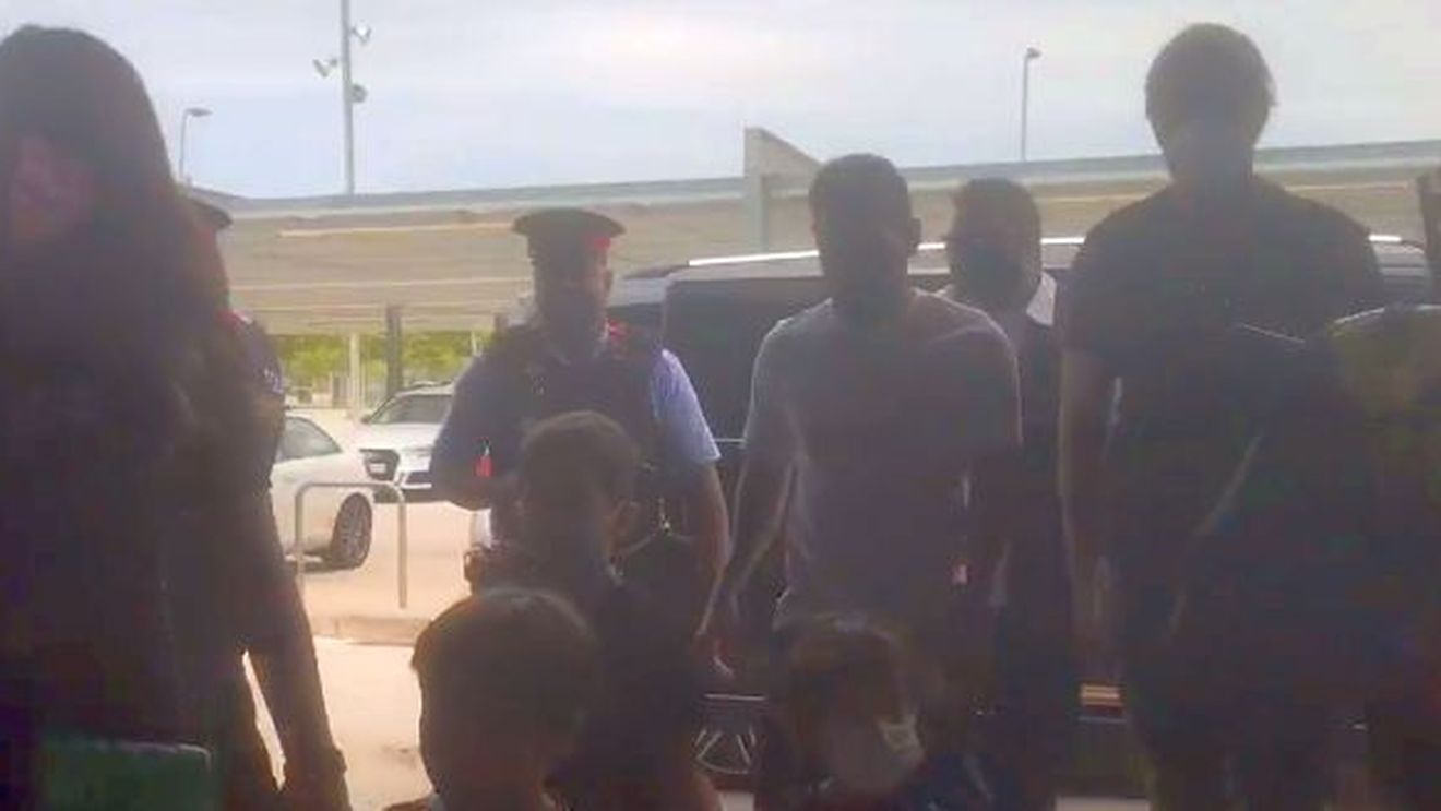 Isteria provocată de transferul lui Lionel Messi la PSG! Primele imagini de la plecarea starului argentinian din Barcelona | VIDEO