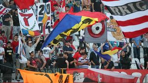 Și bătuți, și cu banii luați!** Amendă de 50.000 RON pentru Dinamo!