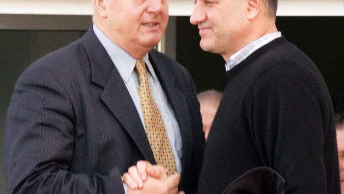 EXCLUSIV | Anomaliile Ligii 1: "Ne mai dădea câte un cârnat". Un fost conducător își plătea jucătorii cu mâncare. Ce salarii oferea și legătura cu situația de la Dinamo: "Numai bani, bani...money, money"