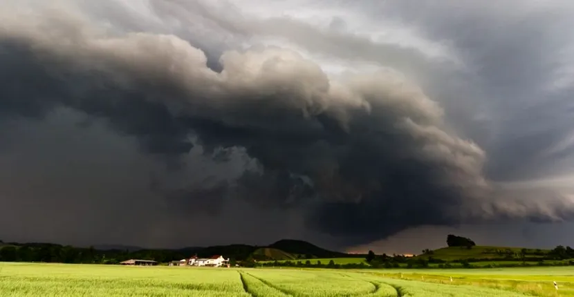 Alertă meteo în majoritatea zonelor din România: după caniculă, vijeliile și furtunile se reîntorc