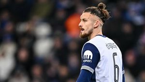 Fostul patron al lui Radu Drăgușin de la Tottenham, implicat într-un imens scandal de pariuri. Ce legătură are Donald Trump cu cazul său