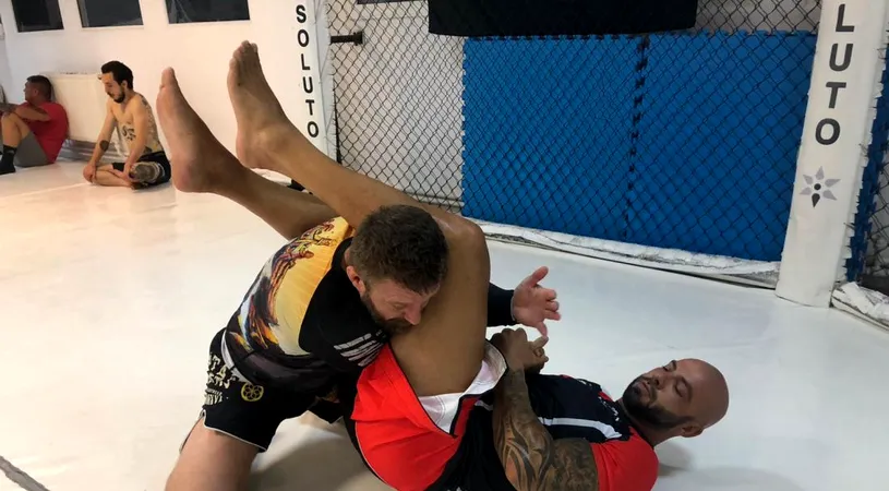 Giani Kiriță trage tare la antrenamente pentru luptele din cușca MMA! FOTO EXCLUSIV 