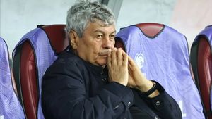 Staff-ul medical al naționalei i-a făcut respirație gură la gură și masaj cardiac lui Mircea Lucescu până la intervenția SMURD. Jucătorii au asistat la întreaga scenă
