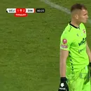 Gafa incredibilă a lui Golubovic în meciul U Cluj – Dinamo, de la golul de 2-2, care poate retrograda echipa alb-roșie! Portarul sloven și-a nenorocit colegii după ce a scăpat mingea ca la juniori