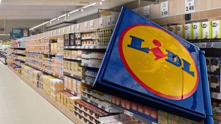 Milionarul din fotbal a fost filmat în timp ce își face cumpărăturile într-un magazin Lidl. Toată lumea s-a mirat, însă, de același lucru