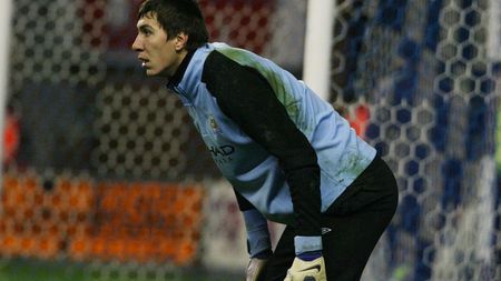 Una dintre cele mai tari scene în care a fost surprins aseară Pantilimon, la meciul cu ȚSKA! FOTO: Ce căuta acolo mâna lui Zabaleta? :)