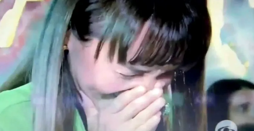 VIDEO / Pățania unei actrițe din Columbia. I-a căzut un dinte chiar în timpul unui interviu