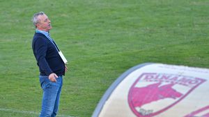 Mircea Rednic, atac devastator împotriva lui Răzvan Zăvăleanu și al celor din Peluza Cătălin Hîldan! „M-au dat afară! El cred că și acum e în Emirate să se vadă cu sultanul Basana-Balmasan”