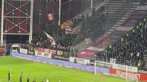 Fanii lui Dinamo nu sunt lăsați să intre pe stadion pentru derby-ul cu Rapid. De ce refuză jandarmii accesul a 200 de ultraşi ai "câinilor"