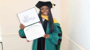 Simone Biles a primit titlul de doctor şi a declanşat isteria pe net: „Nu ar trebui să fie echivalat cu unul muncit”