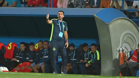 Surpriza de pe banca FCSB. Ce fotbalist a apărut în lotul lui Elias Charalambous, deși antrenorul cipriot lăsa de înțeles că nu e posibil