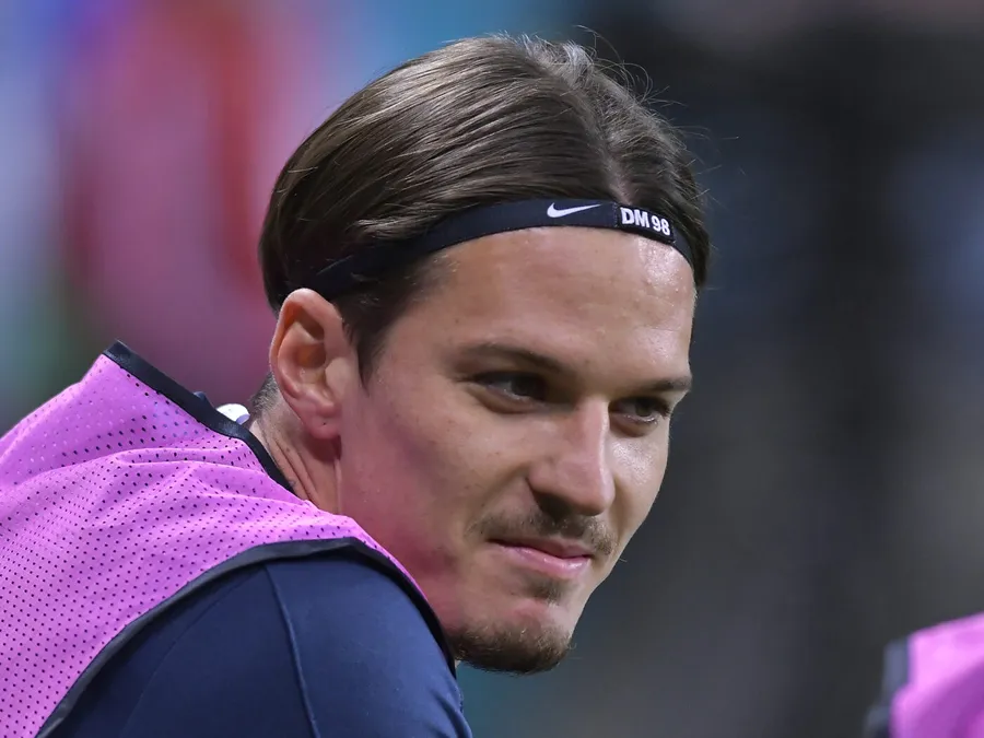 O imagine face cat o mie de cuvinte: asa arata piciorul celui mai scump fotbalist vandut vreodata din Romania! Gigi Becali a luat un munte de bani pe el, iar acum Dennis Man joaca la sacrificiu pentru Parma | FOTO